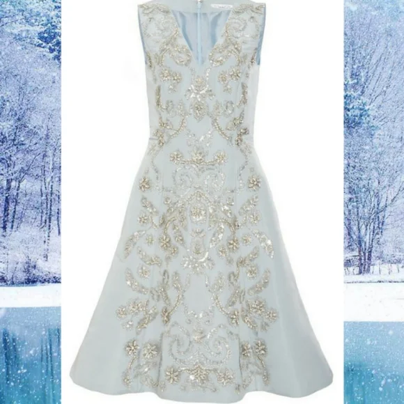 *$7,000 OSCAR DE LA RENTA EXCLUS SILK LIGHT BLUE CRYSTAL EMBROID RUNWAY DRESS 8